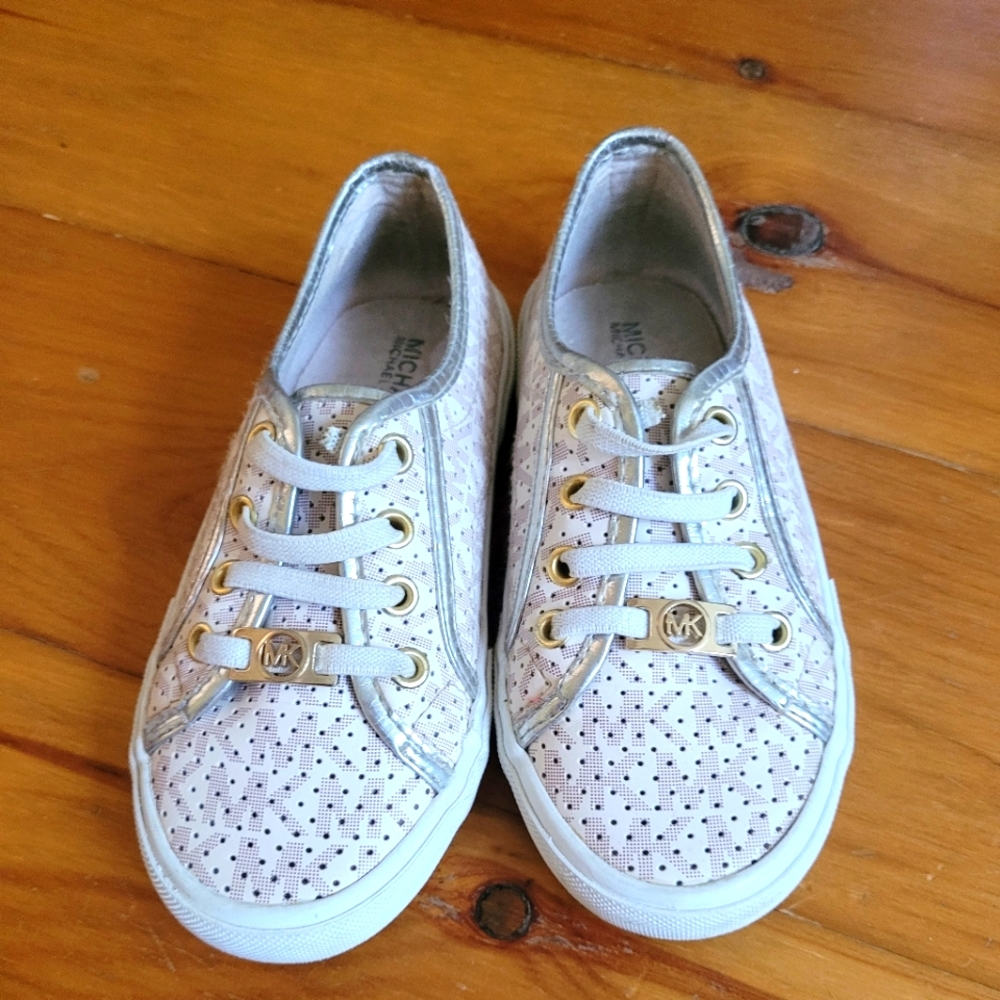 Michael Kors perforated slip-on shoes 👧